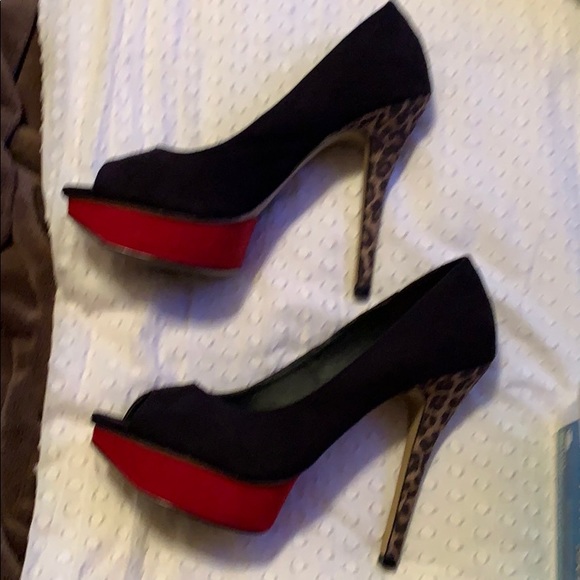 Red platform with animal print heel - Picture 8 of 8